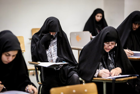 بررسی رشته مطالعات زنان در دانشگاه آزاد